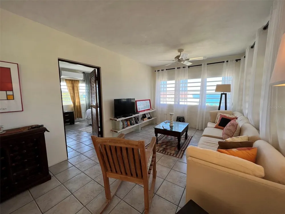 327 BRAVOS Vieques, PR 00765