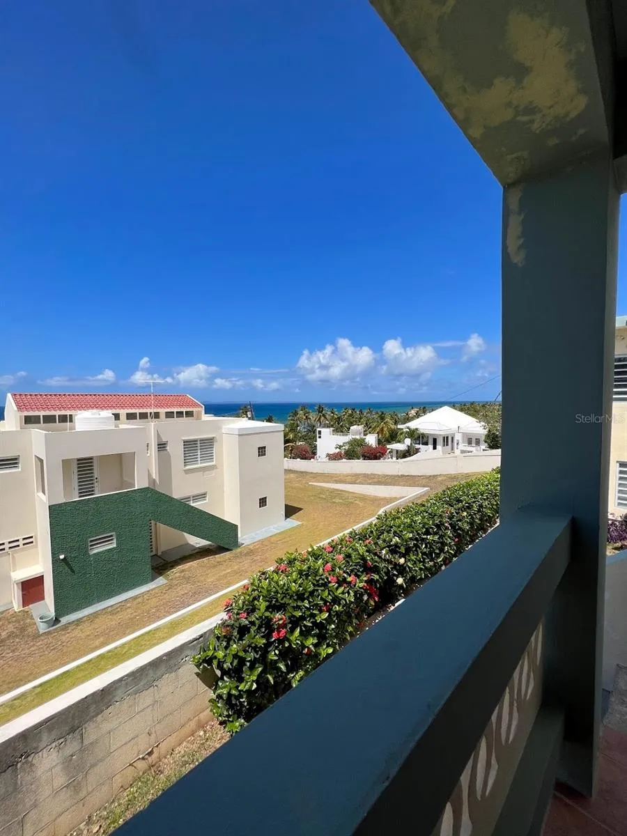 327 BRAVOS Vieques, PR 00765