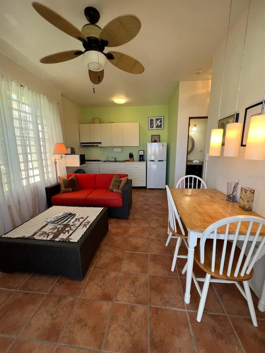 327 BRAVOS Vieques, PR 00765