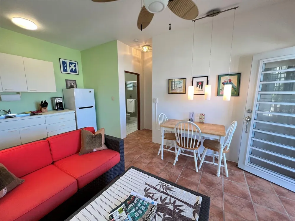 327 BRAVOS Vieques, PR 00765
