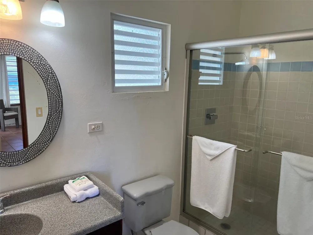 327 BRAVOS Vieques, PR 00765