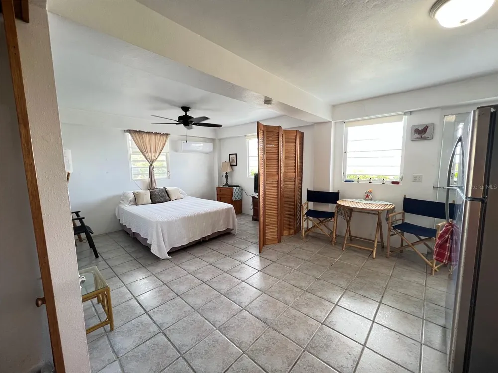 327 BRAVOS Vieques, PR 00765