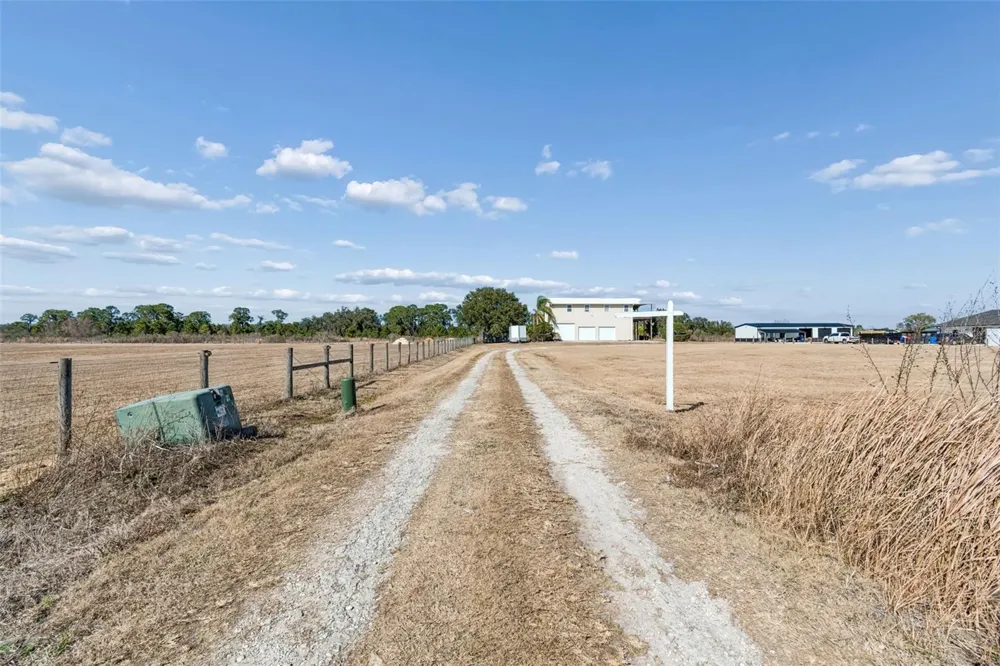 4026 MCINTOSH ESTATES LANE Plant City, FL 33565