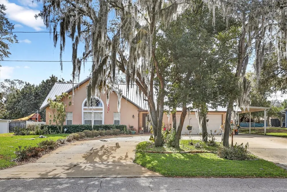 2725 W CHARING ROAD Avon Park, FL 33825