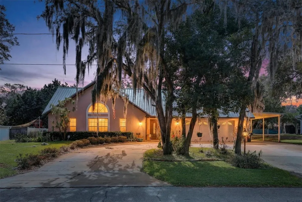 2725 W CHARING ROAD Avon Park, FL 33825