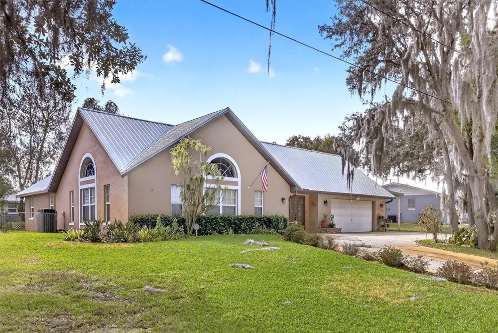 2725 W CHARING ROAD Avon Park, FL 33825