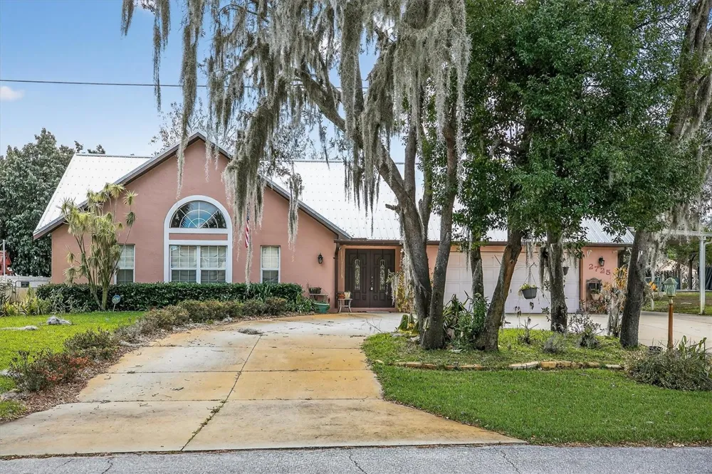 2725 W CHARING ROAD Avon Park, FL 33825