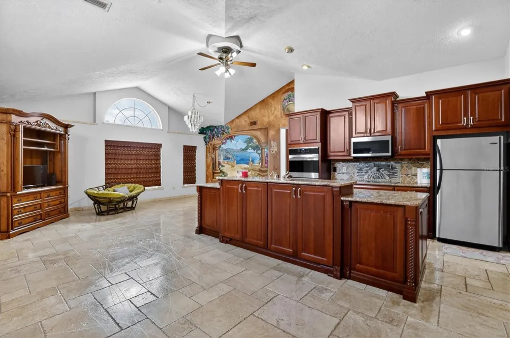 2725 W CHARING ROAD Avon Park, FL 33825
