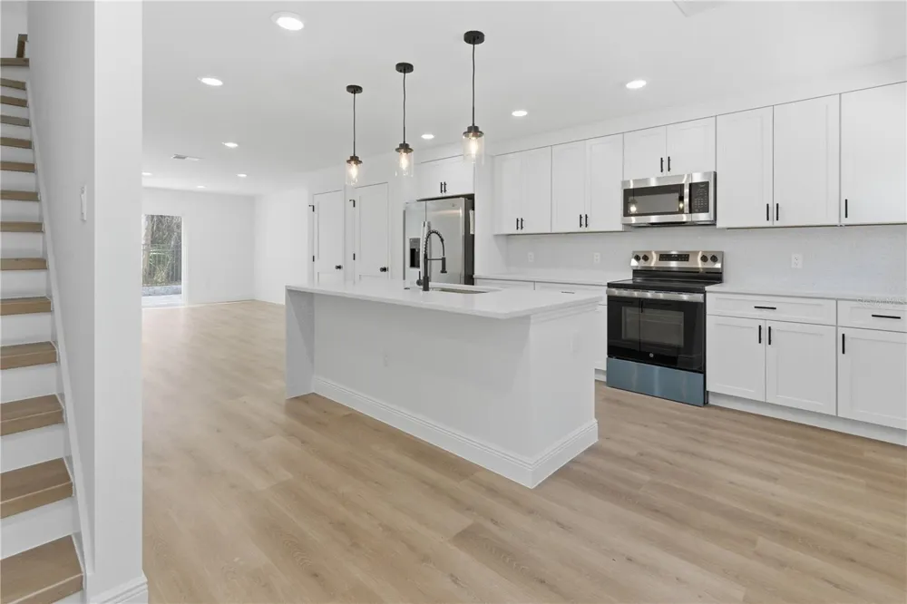 727 CLEMSON DRIVE Altamonte Springs, FL 32714