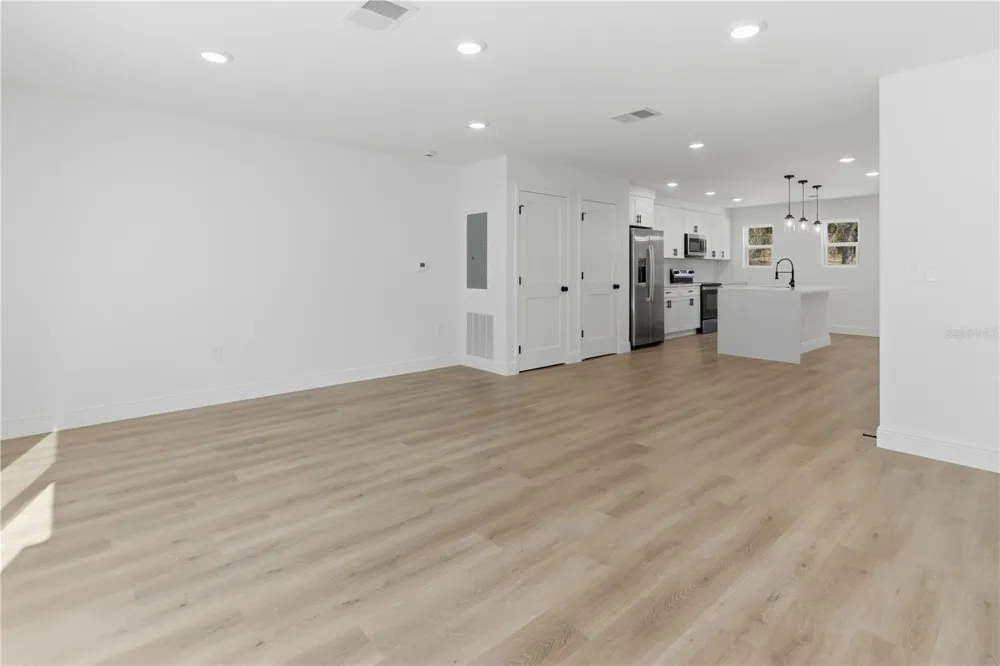 727 CLEMSON DRIVE Altamonte Springs, FL 32714