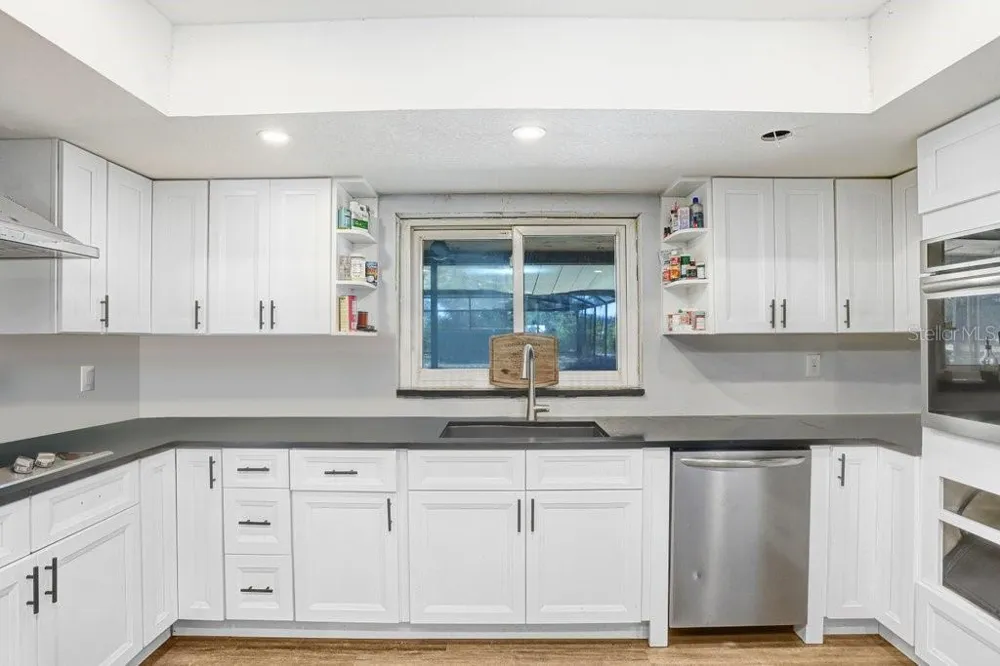 TOBACCO RD Lutz, FL 33558