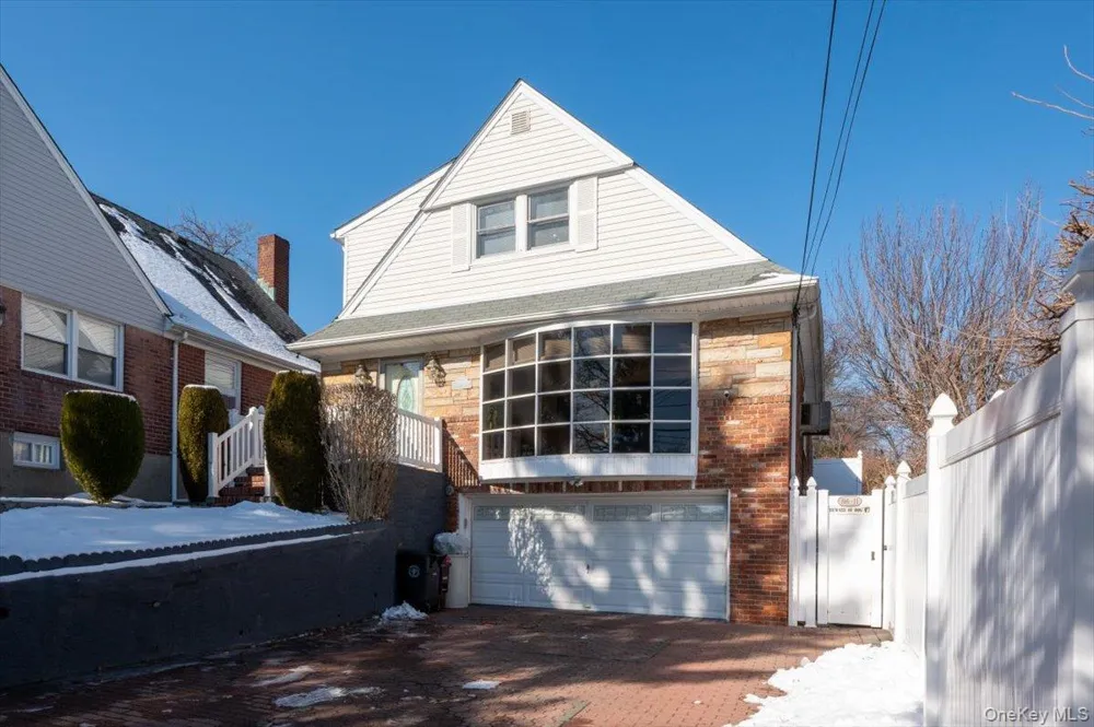 19611 Pompeii Avenue Hollis, NY 11423