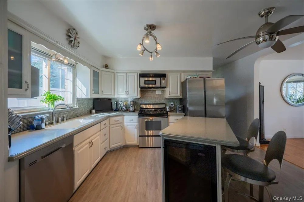 19611 Pompeii Avenue Hollis, NY 11423