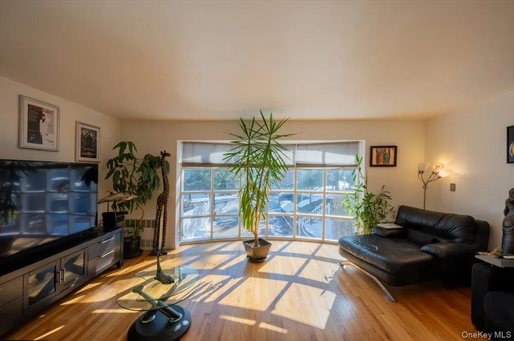 19611 Pompeii Avenue Hollis, NY 11423