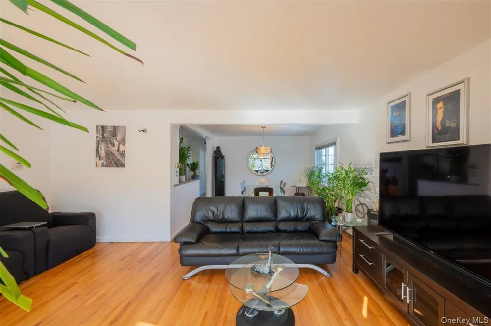 19611 Pompeii Avenue Hollis, NY 11423