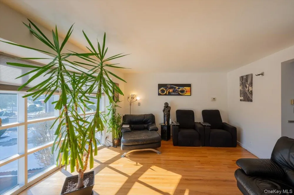 19611 Pompeii Avenue Hollis, NY 11423