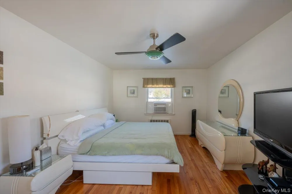 19611 Pompeii Avenue Hollis, NY 11423