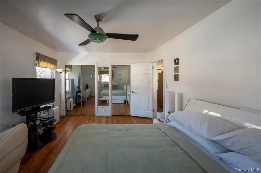 19611 Pompeii Avenue Hollis, NY 11423