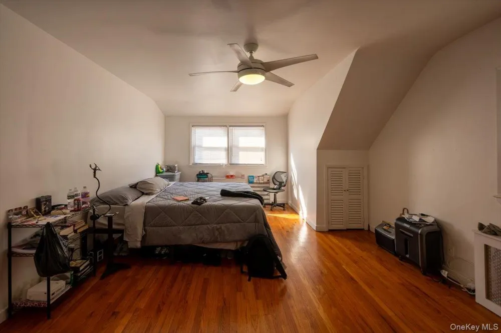 19611 Pompeii Avenue Hollis, NY 11423
