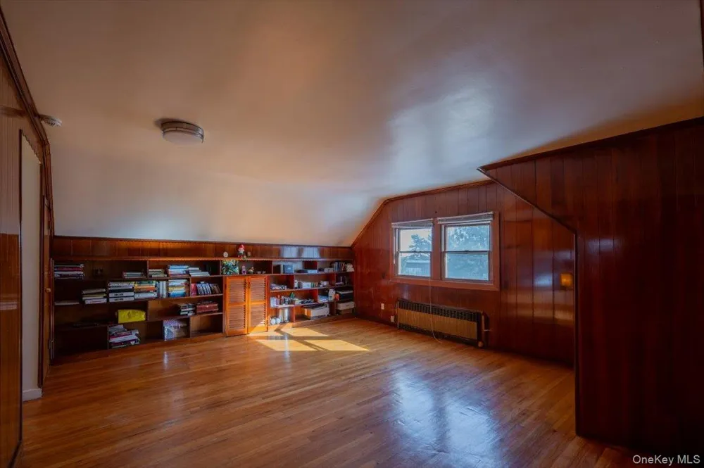 19611 Pompeii Avenue Hollis, NY 11423