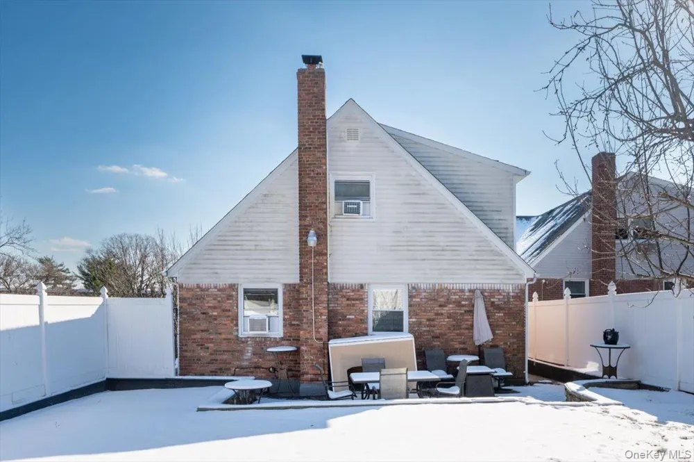 19611 Pompeii Avenue Hollis, NY 11423