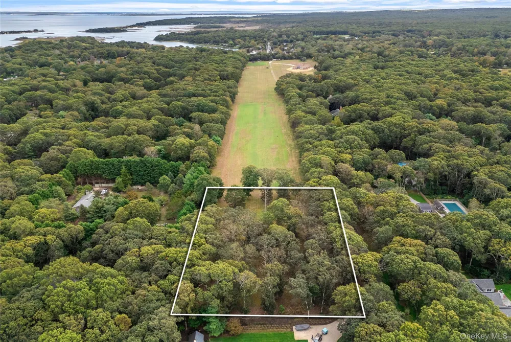 43 Briarcroft Drive East Hampton, NY 11937