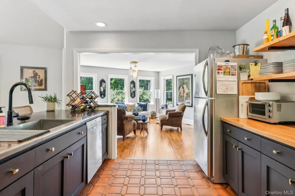 17 Oak Meadow Lane Bellport Village, NY 11713