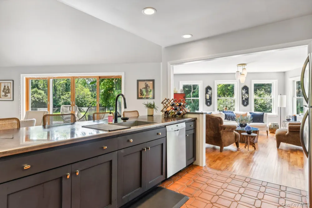 17 Oak Meadow Lane Bellport Village, NY 11713