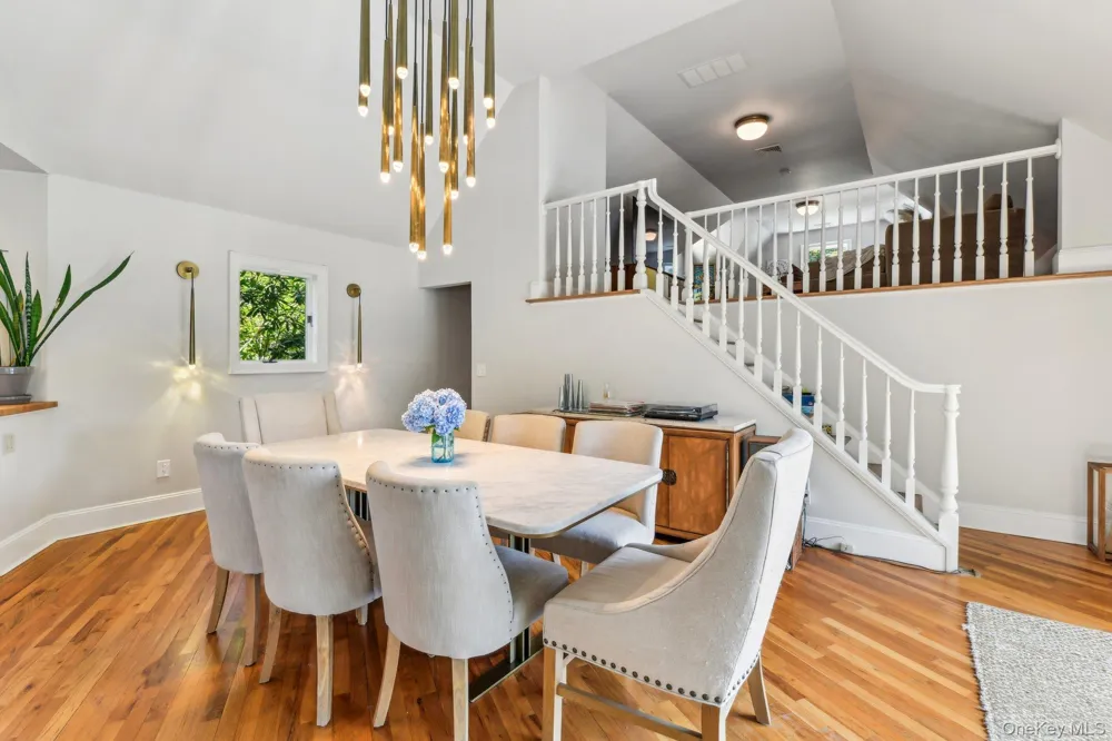 17 Oak Meadow Lane Bellport Village, NY 11713