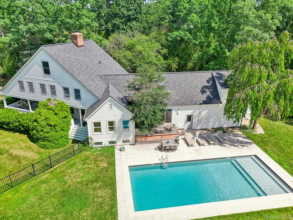 17 Oak Meadow Lane Bellport Village, NY 11713