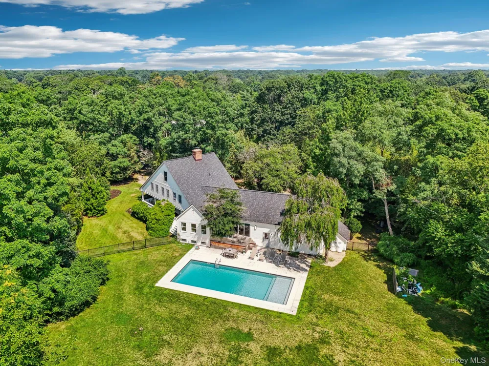 17 Oak Meadow Lane Bellport Village, NY 11713