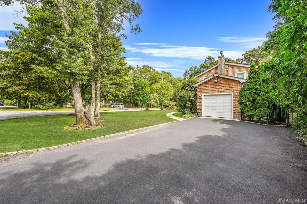 19 Pine Tree Lane East Quogue, NY 11942