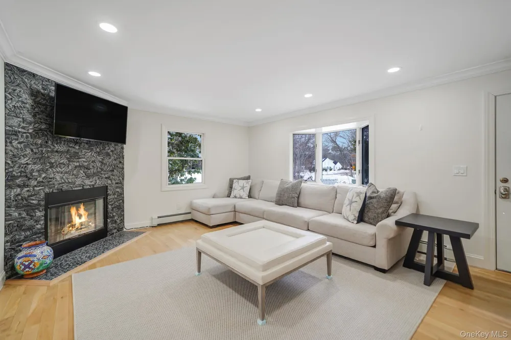 19 Pine Tree Lane East Quogue, NY 11942