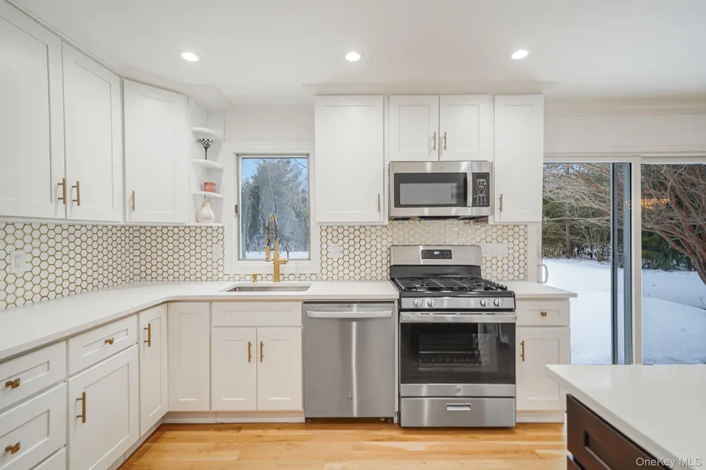 19 Pine Tree Lane East Quogue, NY 11942