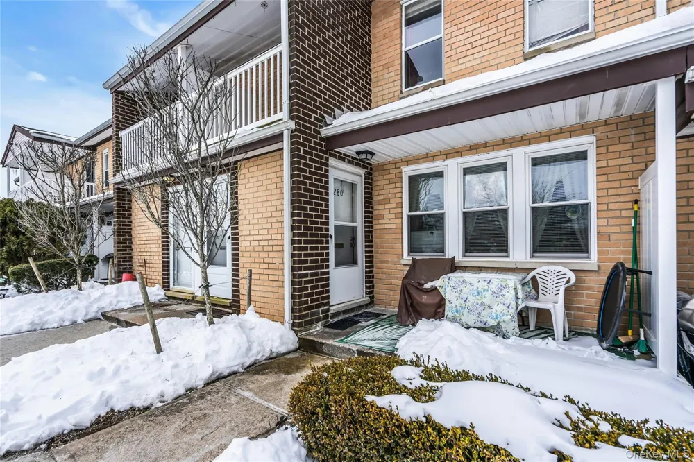280 Artist Lake Drive Middle Island, NY 11953