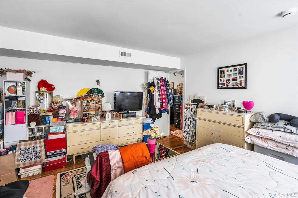 280 Artist Lake Drive Middle Island, NY 11953