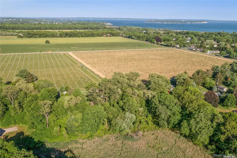 955 Blossom Bend Mattituck, NY 11952