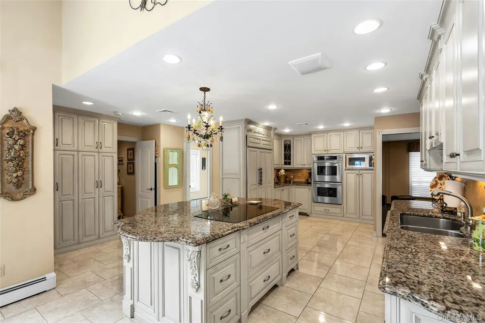 7 Albertson Lane Old Westbury, NY 11568