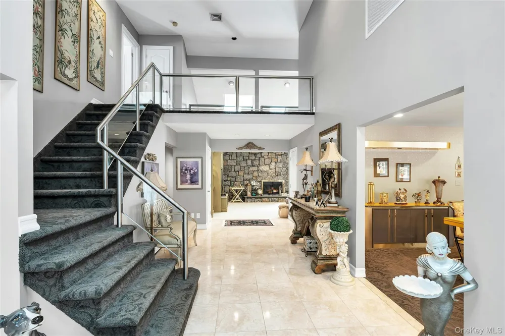 7 Albertson Lane Old Westbury, NY 11568