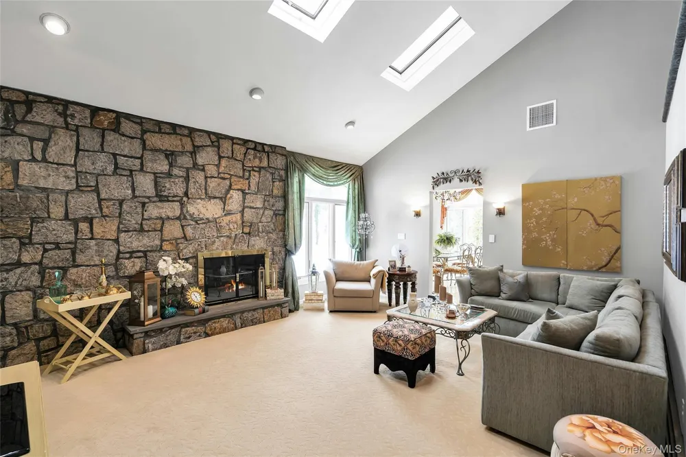 7 Albertson Lane Old Westbury, NY 11568