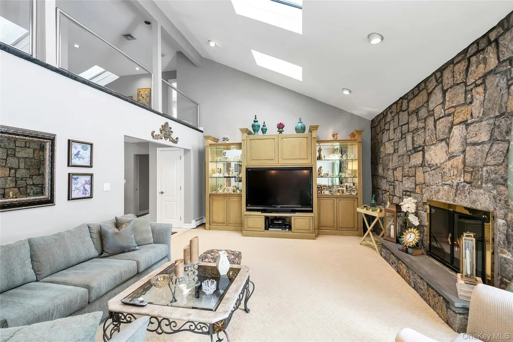 7 Albertson Lane Old Westbury, NY 11568