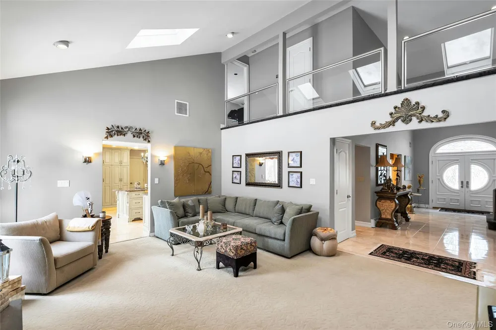 7 Albertson Lane Old Westbury, NY 11568