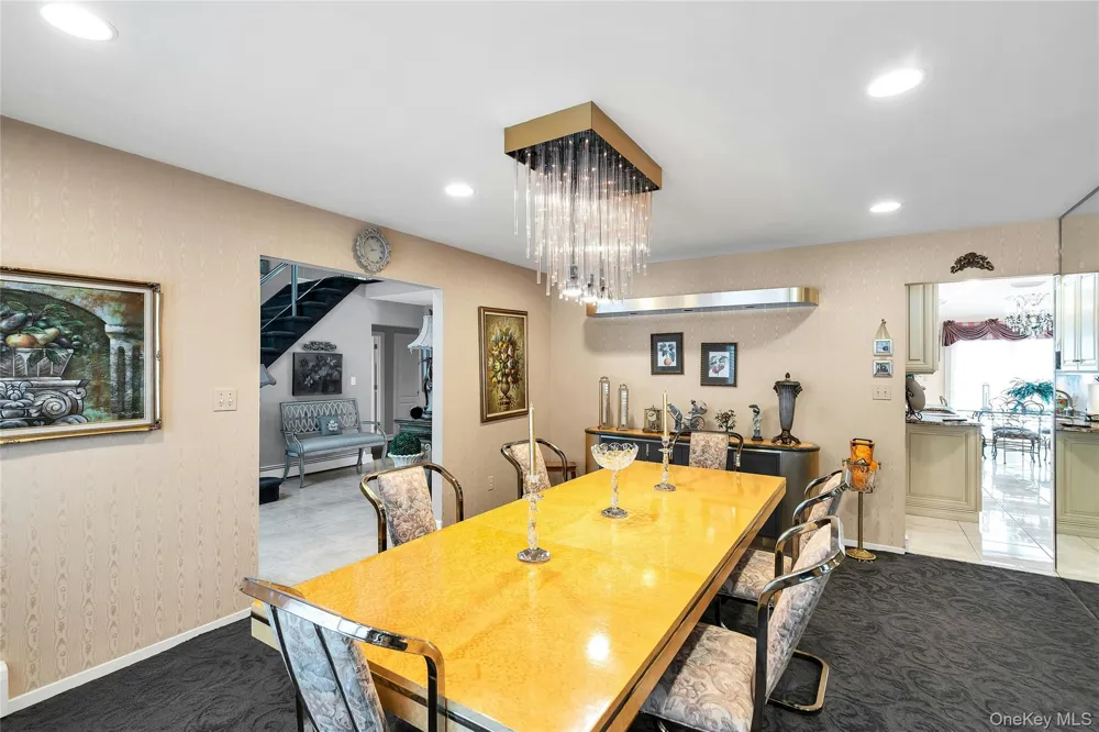 7 Albertson Lane Old Westbury, NY 11568
