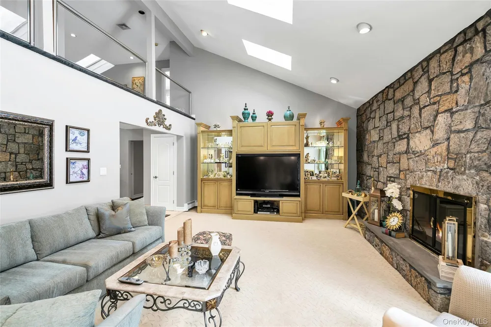 7 Albertson Lane Old Westbury, NY 11568