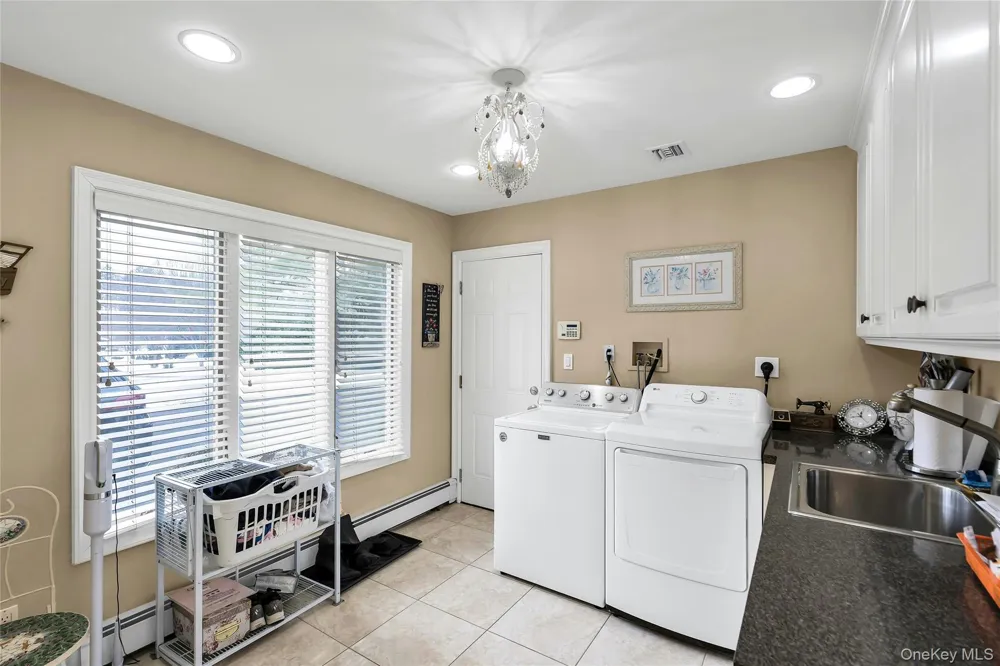 7 Albertson Lane Old Westbury, NY 11568