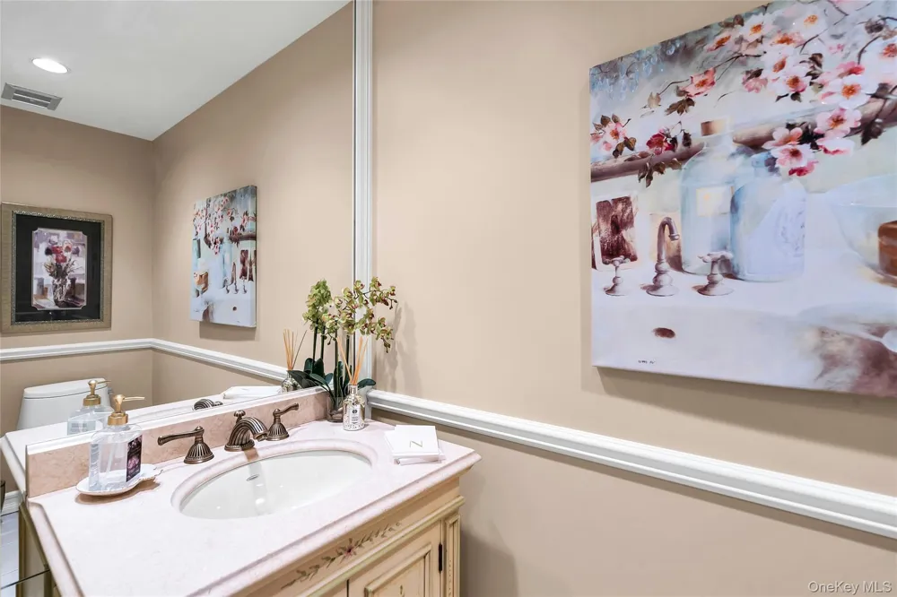 7 Albertson Lane Old Westbury, NY 11568