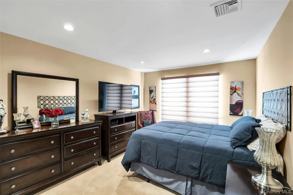 7 Albertson Lane Old Westbury, NY 11568