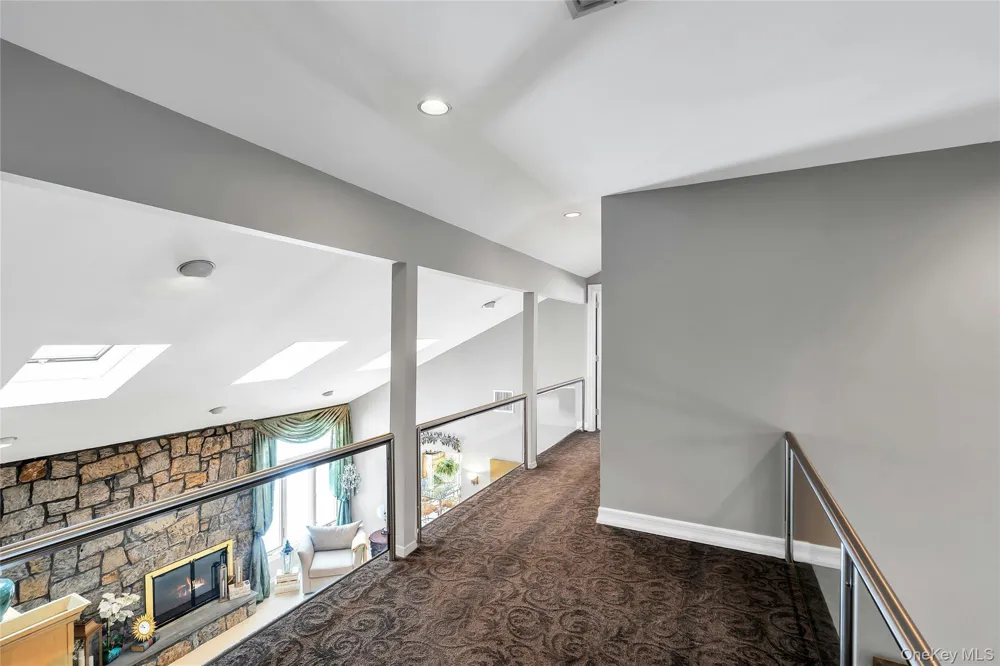 7 Albertson Lane Old Westbury, NY 11568