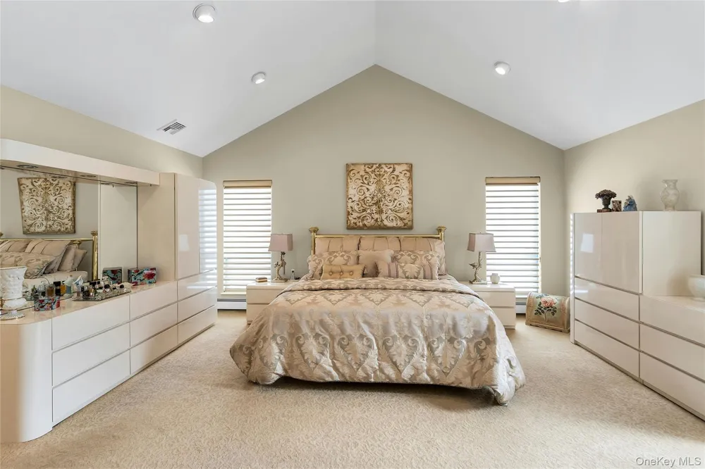 7 Albertson Lane Old Westbury, NY 11568
