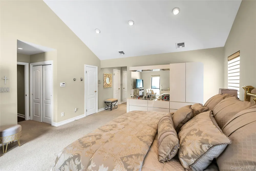 7 Albertson Lane Old Westbury, NY 11568
